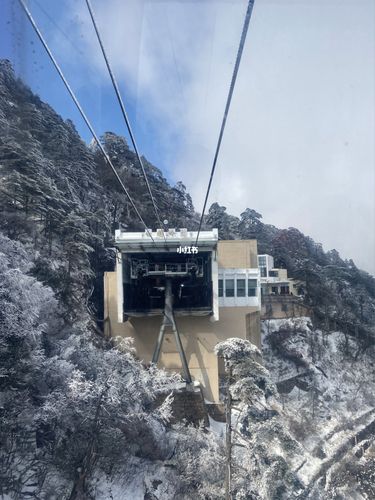 黄山玉屏索道因设备故障暂停运行，滞留游客连夜步行下山, 你怎么看索道故障致游客滞留怎么处理黄山冻死几人