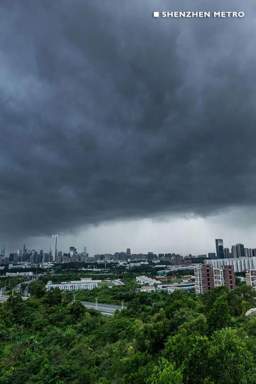 大家经历过最胆战心惊的雷阵雨是什么样子的辟谣深圳出现龙卷风事件深圳发布雷雨大风黄色预警！强对流天气该如何防御